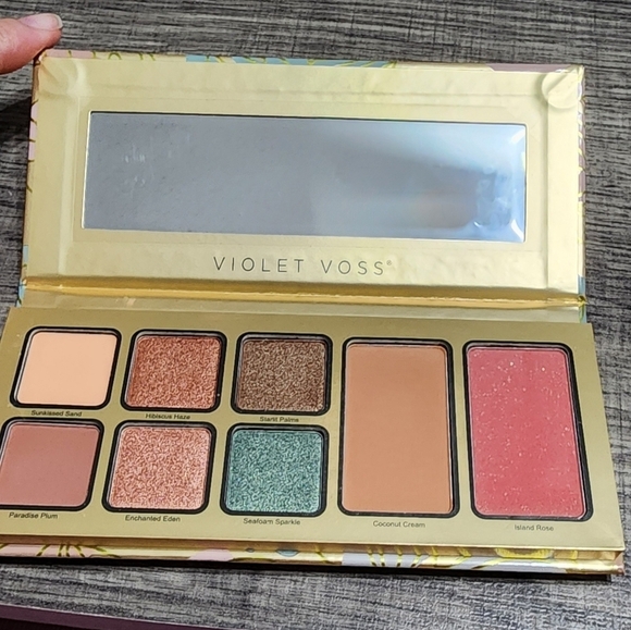 Violet Voss Other - Pretty in Paradise Face & Shadow Palette